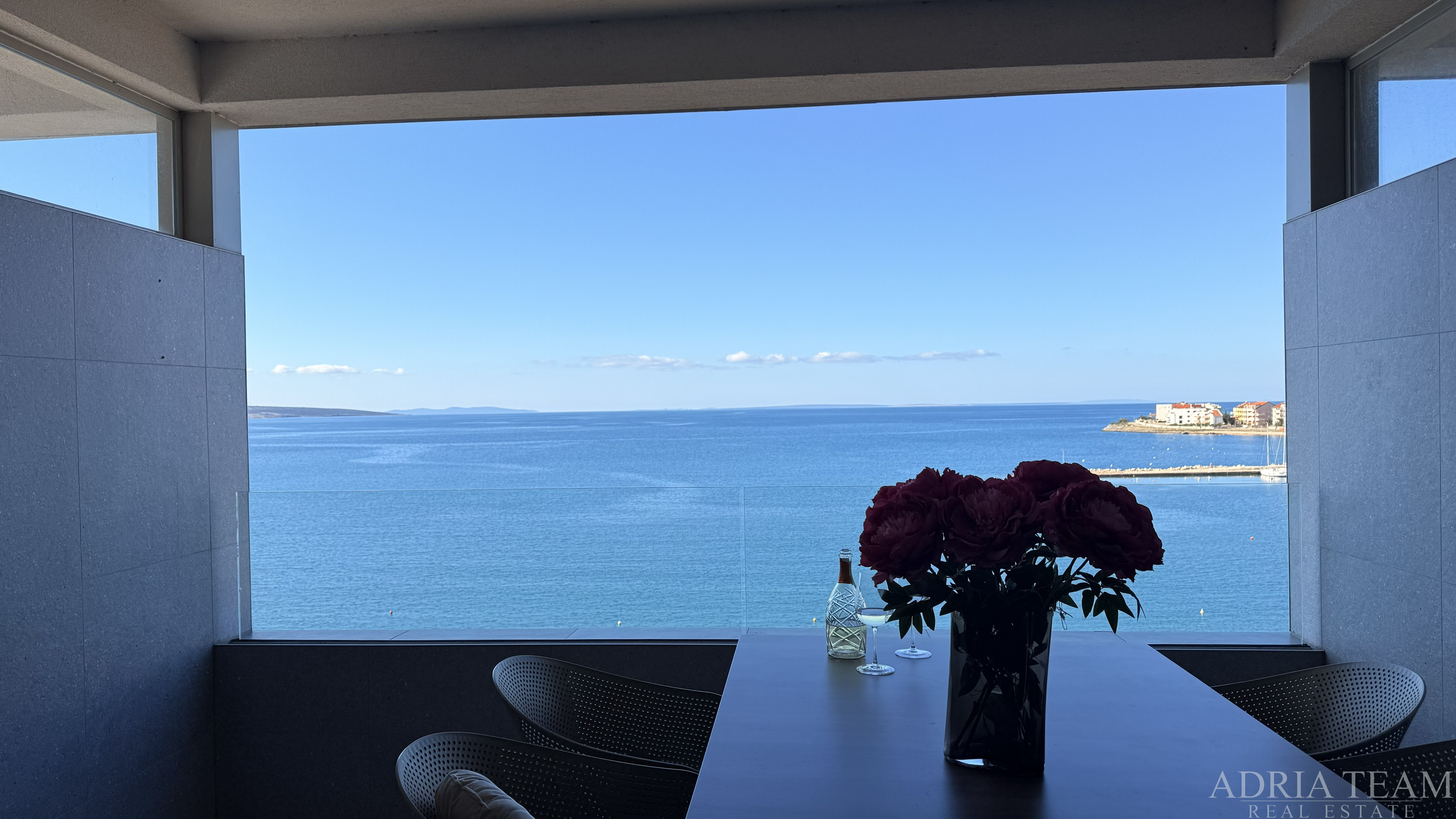 3-BEDROOM APARTMENT, FIRST ROW TO THE SEA – POVLJANA, PAG