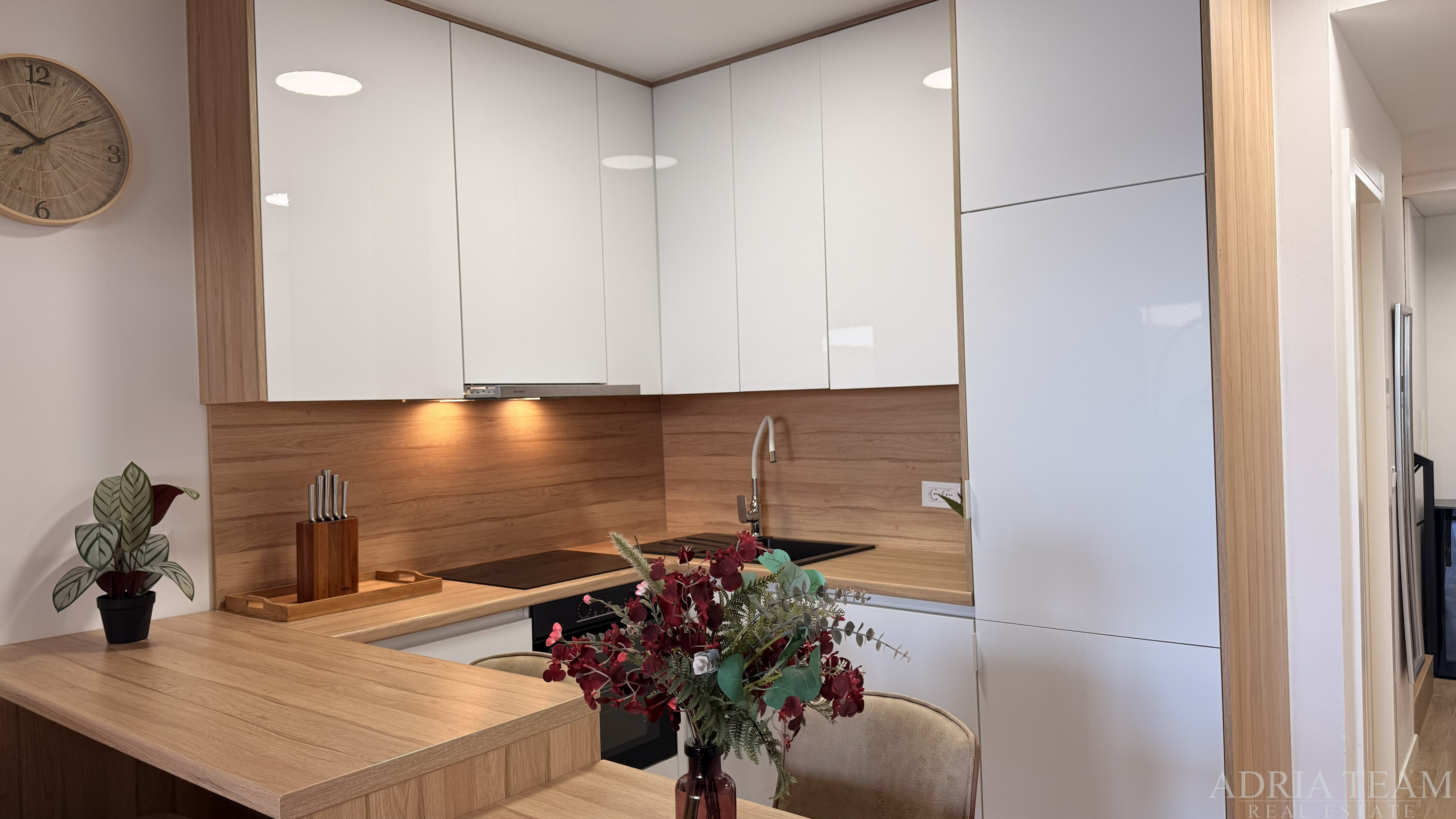 3-BEDROOM APARTMENT, FIRST ROW TO THE SEA – POVLJANA, PAG