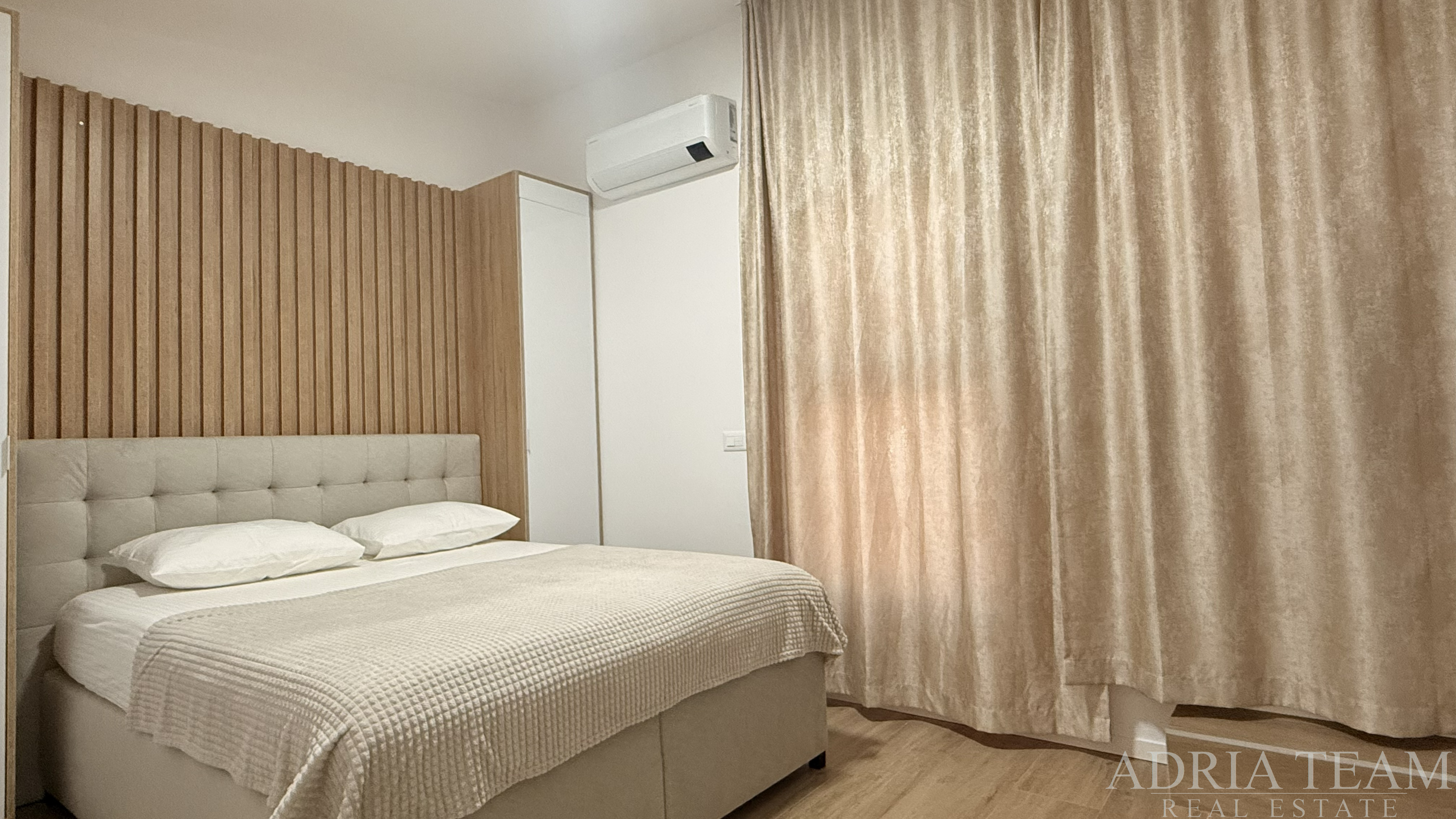 3-BEDROOM APARTMENT, FIRST ROW TO THE SEA – POVLJANA, PAG