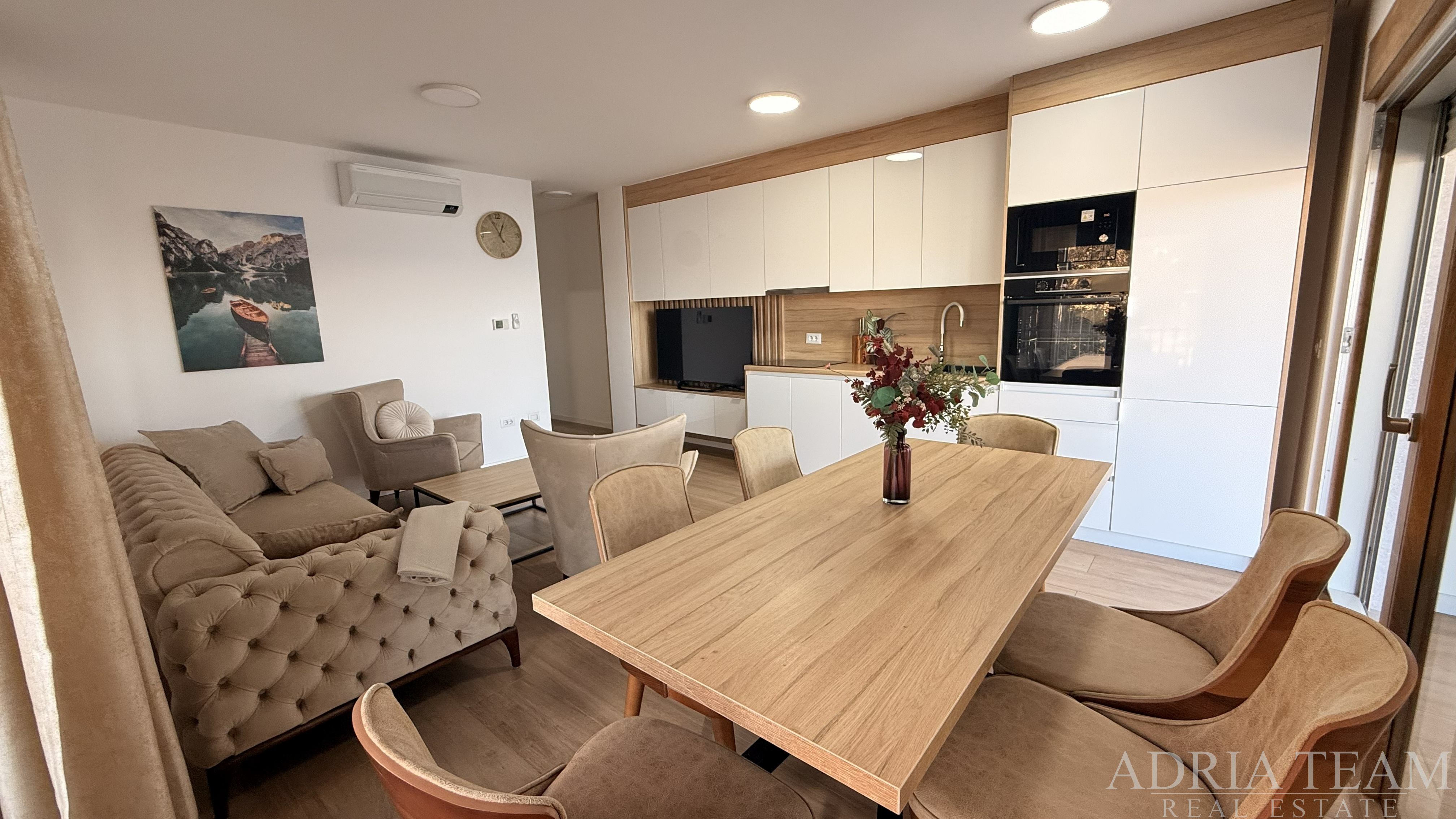 GROUND FLOOR APARTMENT WITH GARDEN AND PRIVATE POOL, FIRST LINE TO THE SEA - POVLJANA