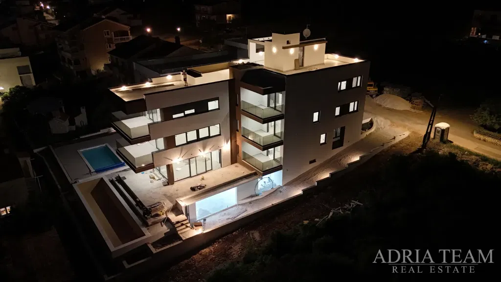 LUXURY APARTMENT S4, 80m FROM THE SEA, NEW BUILDING - KOŽINO