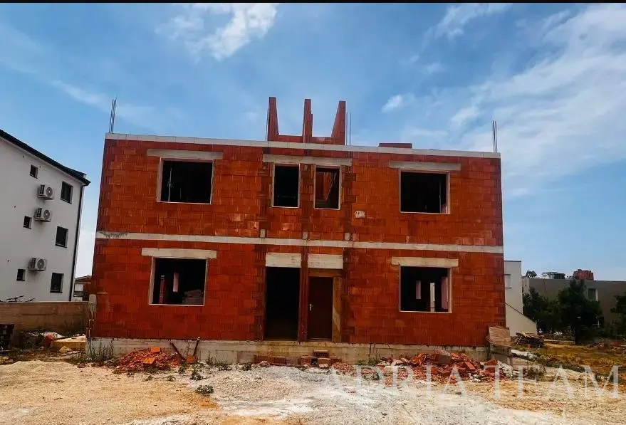 LUXURY APARTMENT WITH ROOF TERRACE – NEW BUILD – 1ST FLOOR – VIR ISLAND