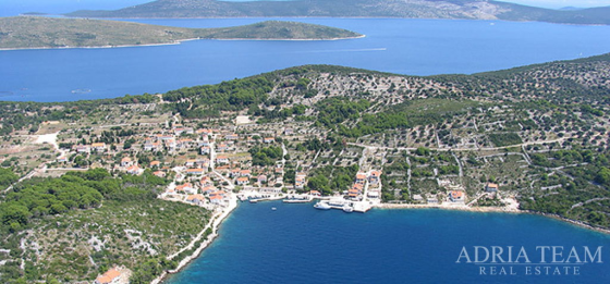 BUILDING PLOT 745m2+660m2+560m2, 1. ROW TO THE SEA - ON THE ISLAND OF ZVERINAC NEAR ZADAR property for sale