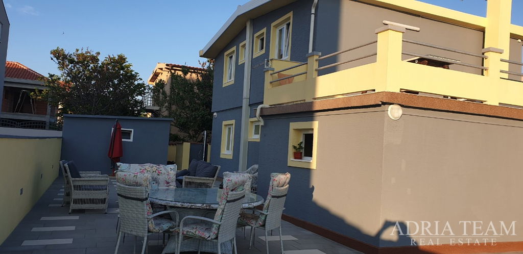 ATTRACTIVE APARTMENT HOUSE IN THE FIRST ROW TO THE SEA – NIN, ŽDRIJAC