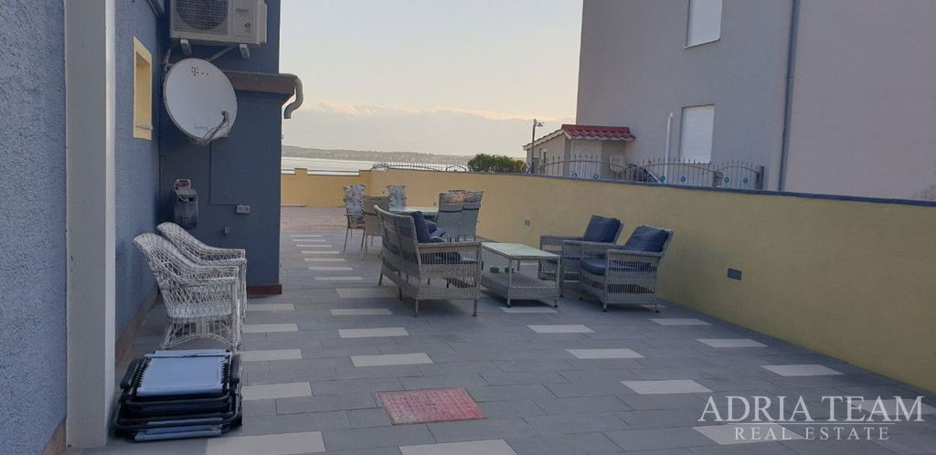 ATTRACTIVE APARTMENT HOUSE IN THE FIRST ROW TO THE SEA – NIN, ŽDRIJAC