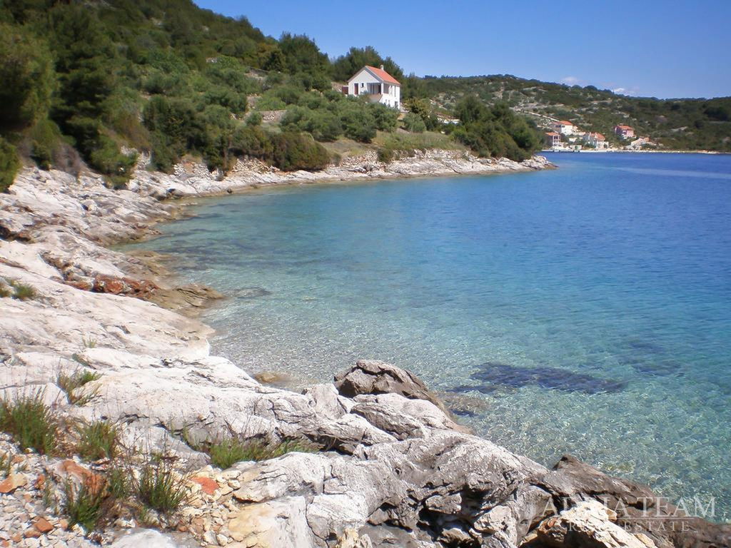 BUILDING PLOT 745m2, 1. ROW TO THE SEA - ON THE ISLAND OF ZVERINAC NEAR ZADAR
