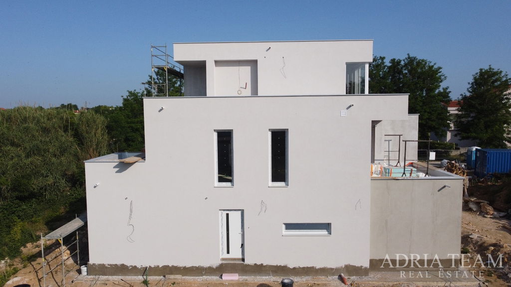 APARTMENT WITH GARDEN, NEW BUILD – PRIVLAKA