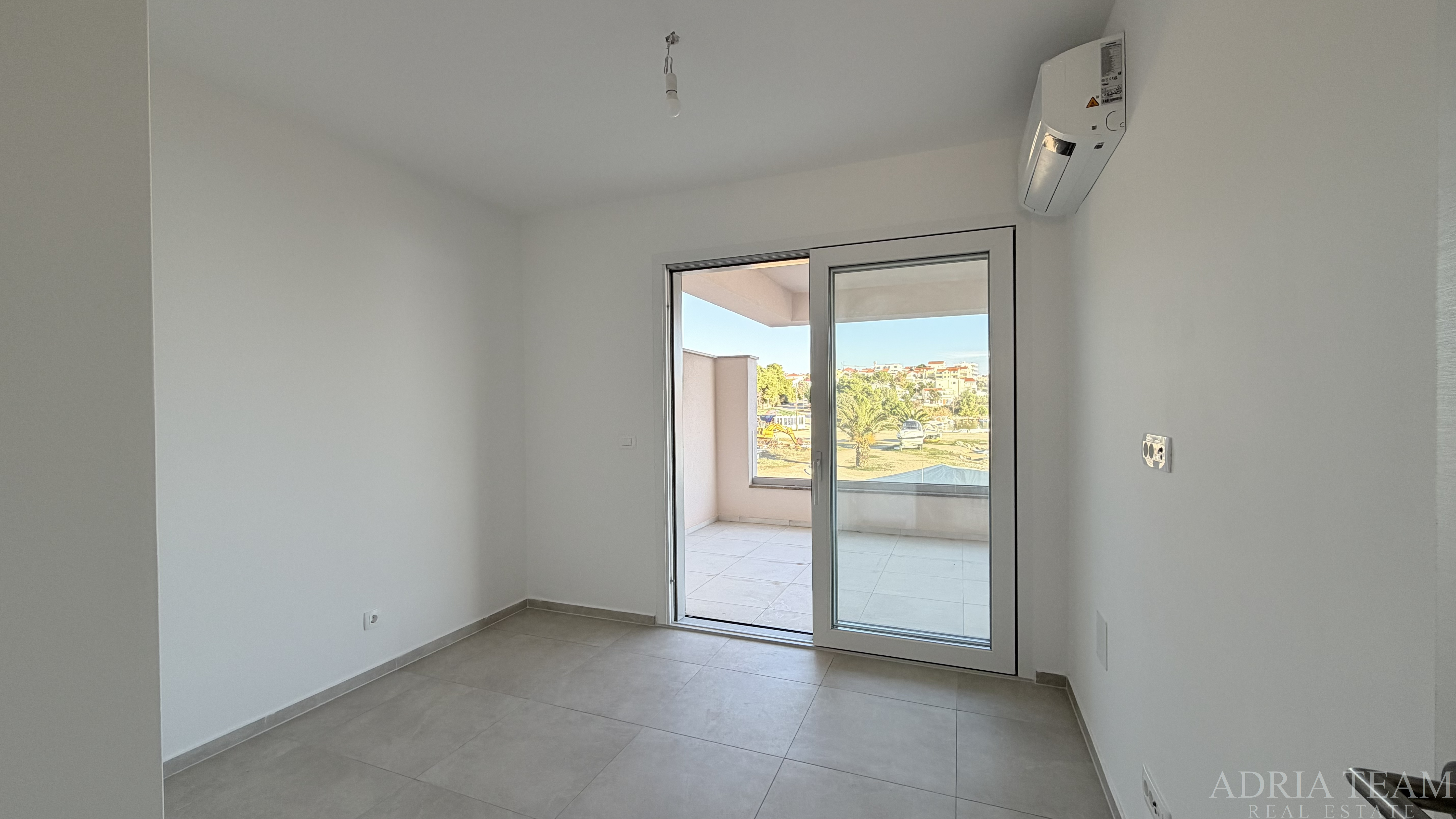 APARTMENT FIRST ROW BY THE SEA, OPEN SEA VIEW – POVLJANA, PAG