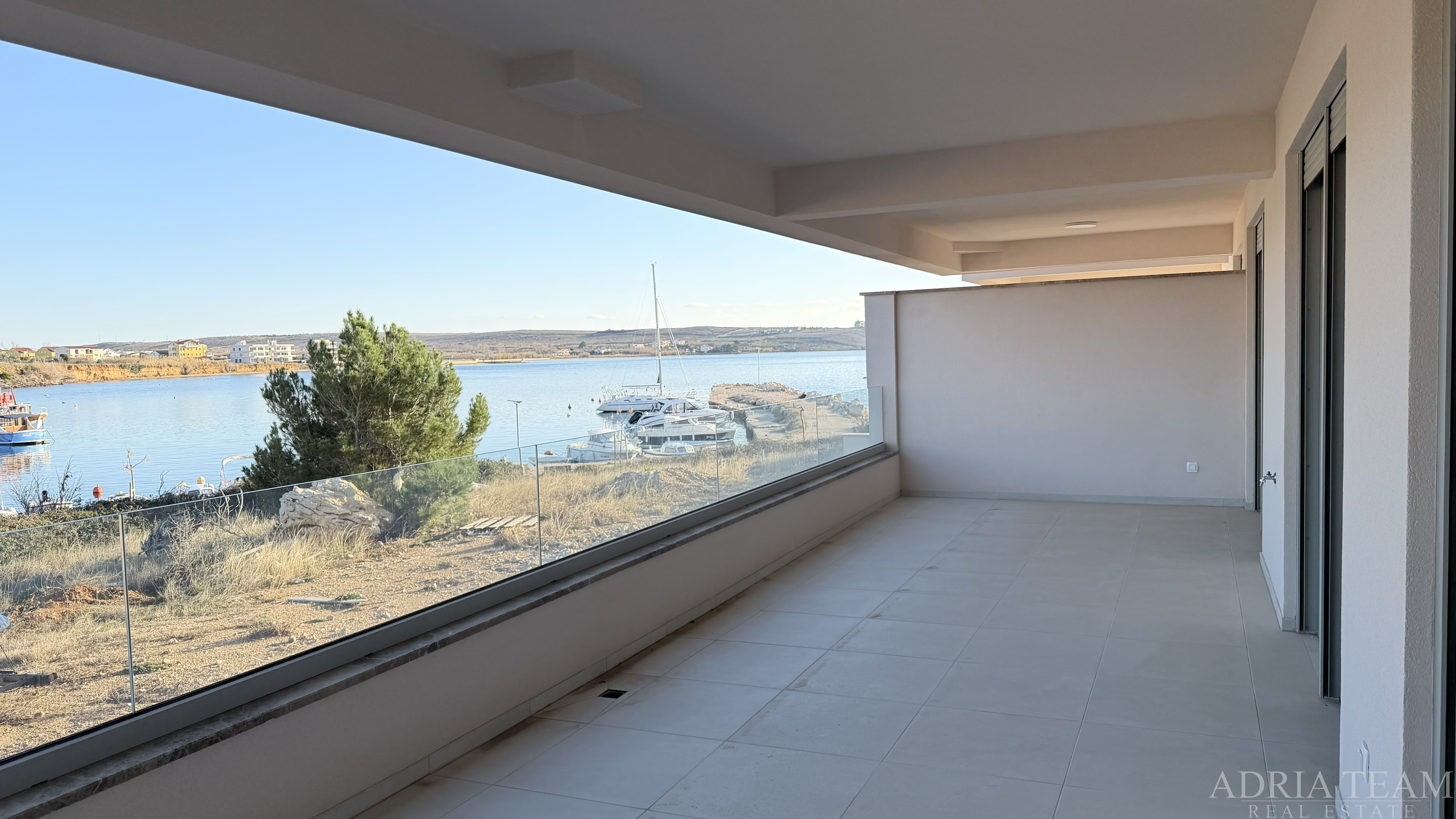 APARTMENT FIRST ROW BY THE SEA, OPEN SEA VIEW – POVLJANA, PAG