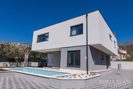 MODERN LUXURY FAMILY VILLA 2 - 202m2 – 300m FROM THE SEA – KAŠTEL KAMBELOVAC property for sale