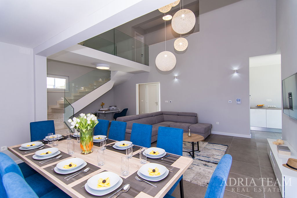 MODERN LUXURY FAMILY VILLA 2 - 202m2 – 300m FROM THE SEA – KAŠTEL KAMBELOVAC