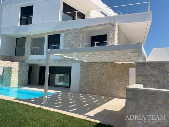 LUXURY PENTHOUSE WITH ROOF TERRACE AND HEATED POOL, 100m FROM THE SEA – KOŽINO, ZADAR property for sale
