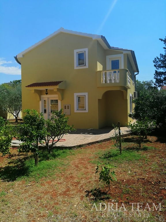 LARGER HOUSE WITH LARGE LAND, 230m FROM THE BEACH - UGLJAN