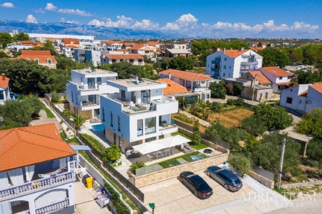 VILLA 2 IN THE FIRST ROW TO THE SEA - VRSI