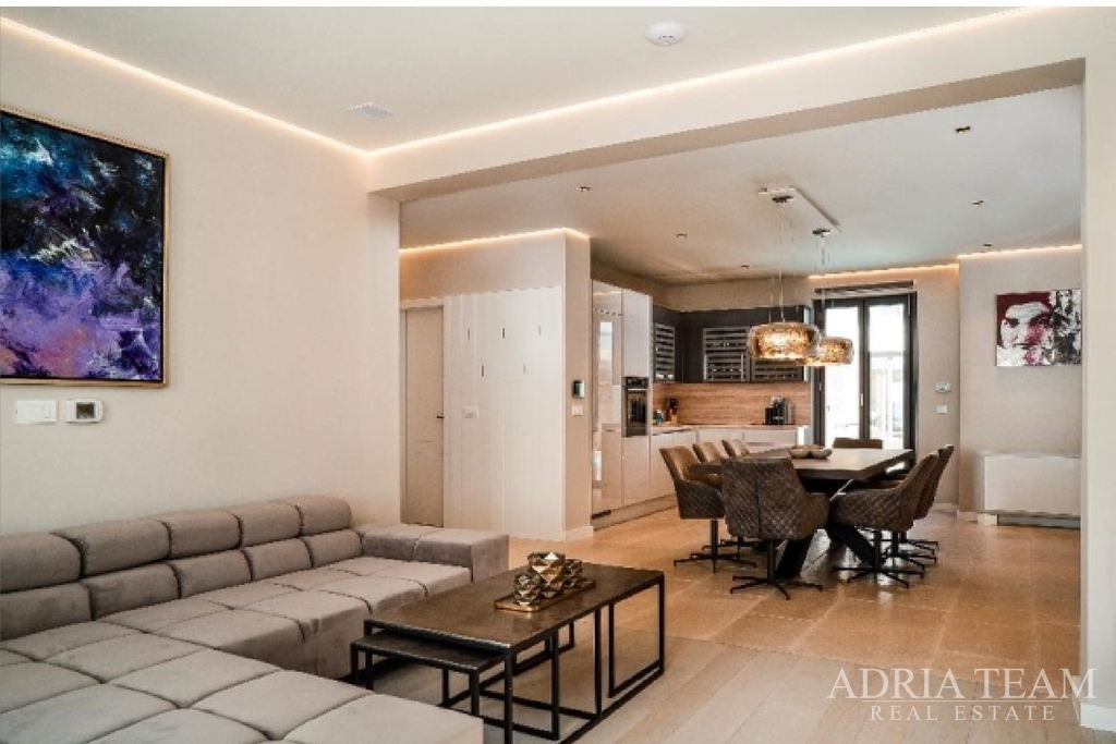 VILLA 2 IN THE FIRST ROW TO THE SEA - VRSI