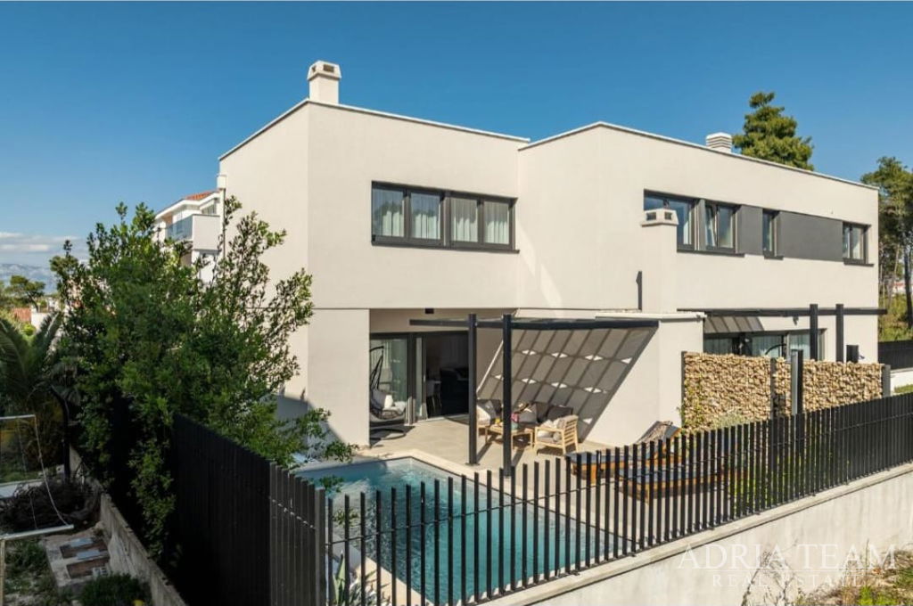 TWO-STOREY APARTMENT, NEW BUILD, CLOSE TO THE SEA – PRIVLAKA