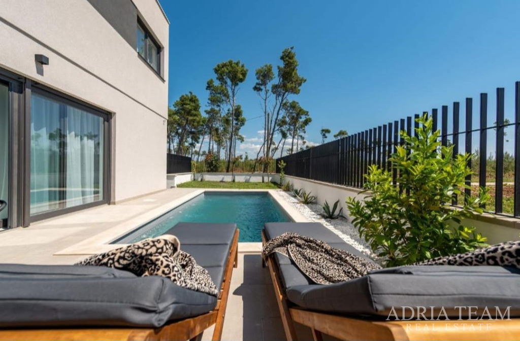 TWO-STOREY APARTMENT, NEW BUILD, CLOSE TO THE SEA – PRIVLAKA