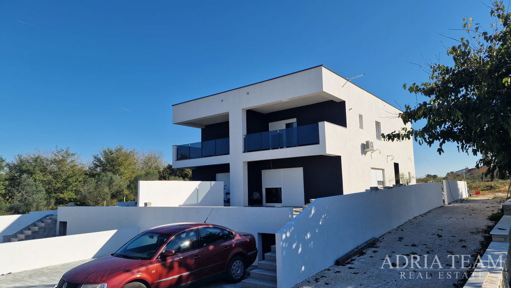 HOUSE WITH POOL, NEW CONSTRUCTION – PRIVLKA