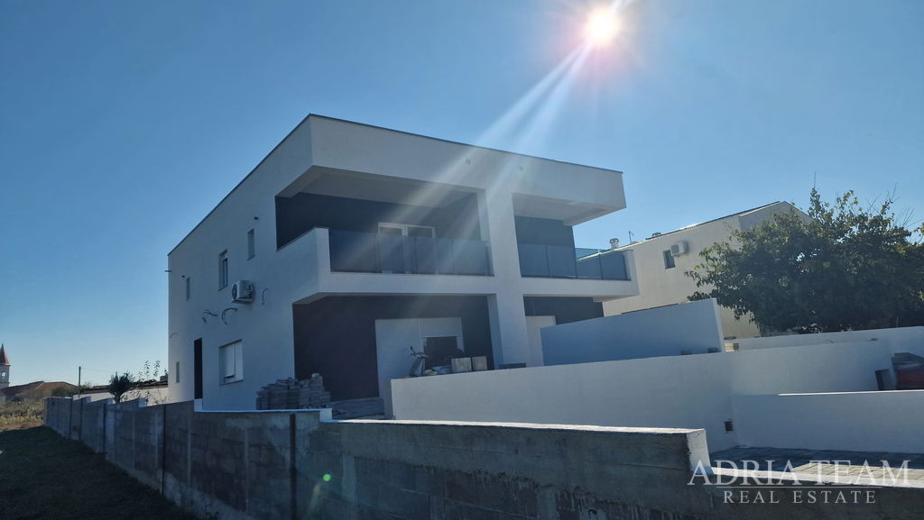 HOUSE WITH POOL, NEW CONSTRUCTION – PRIVLKA