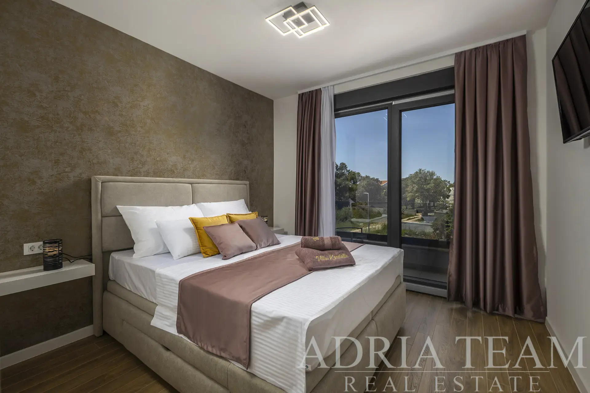 EXCLUSIVE MODERN VILLA WITH POOL, 150m FROM THE SEA – ZATON, NIN