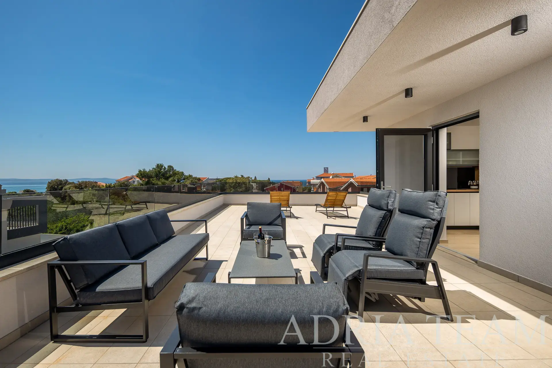 EXCLUSIVE MODERN VILLA WITH POOL, 150m FROM THE SEA – ZATON, NIN