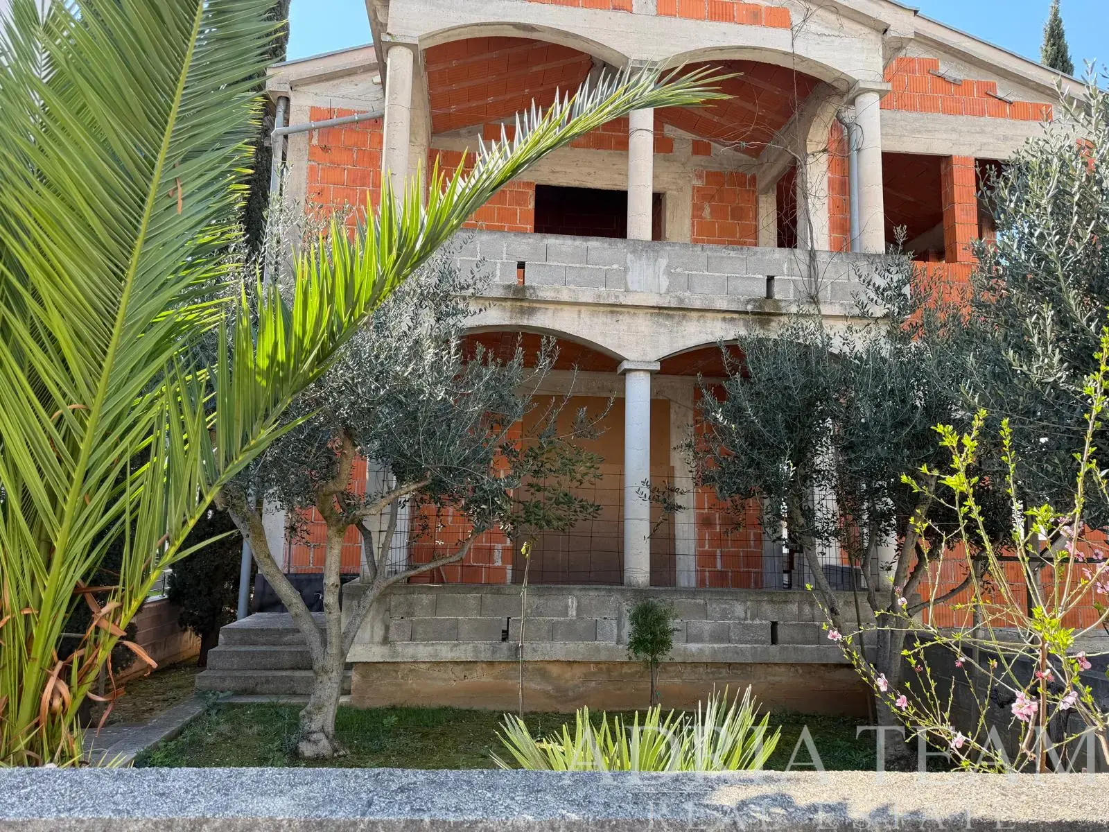 HOUSE WITH 6 RESIDENTIAL UNITS WITH SEA VIEW – DIKLO, ZADAR