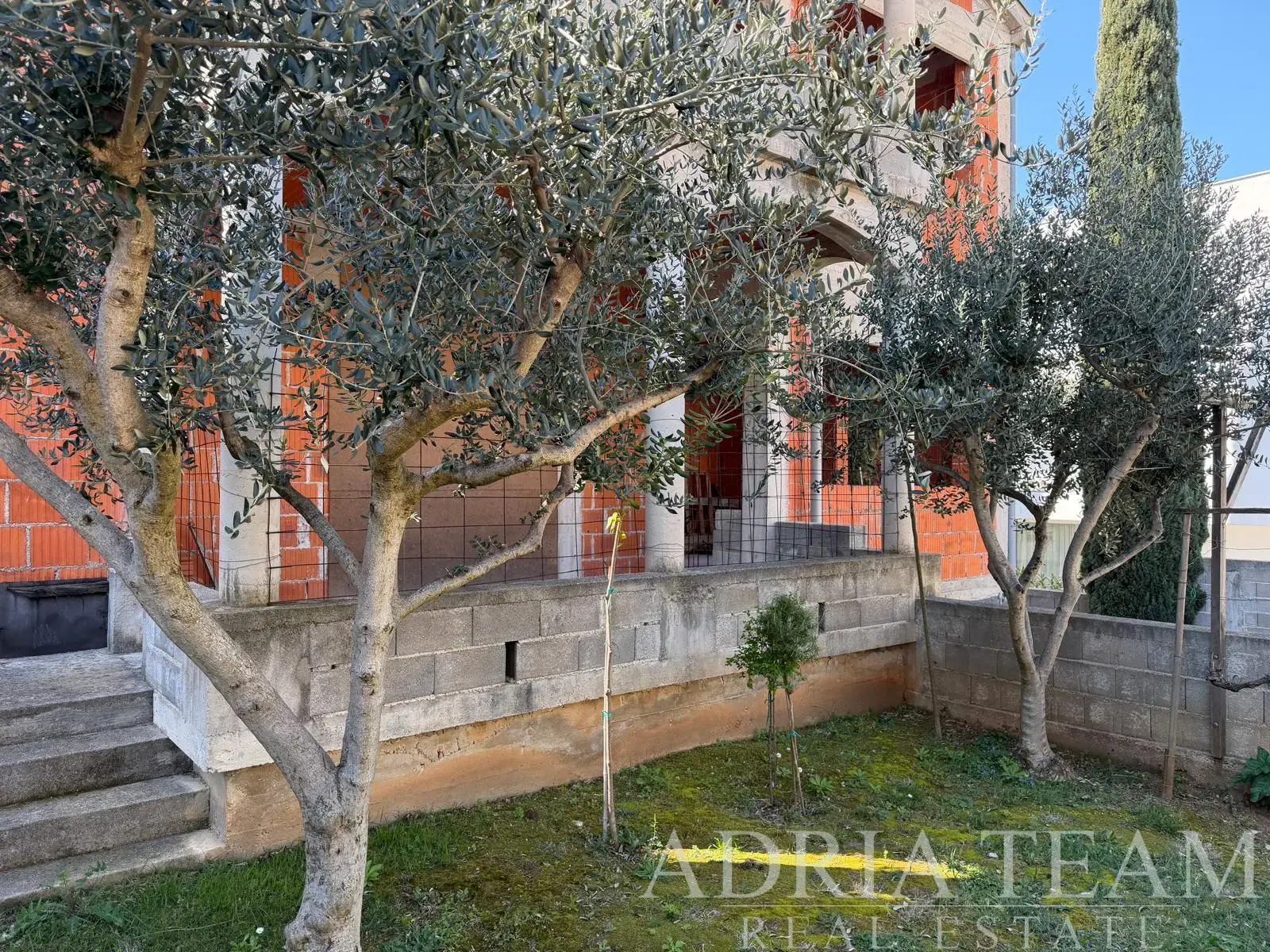 HOUSE WITH 6 RESIDENTIAL UNITS WITH SEA VIEW – DIKLO, ZADAR