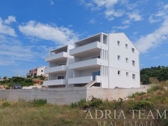 SPACIOUS ATTIC APARTMENT WITH TWO TERRACES – ŠIMUNI, PAG property for sale