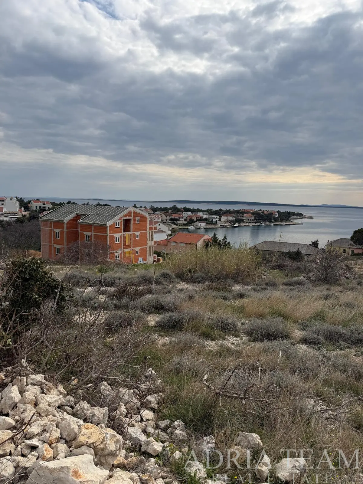 SPACIOUS ATTIC APARTMENT – ŠIMUNI PAG CROATIA