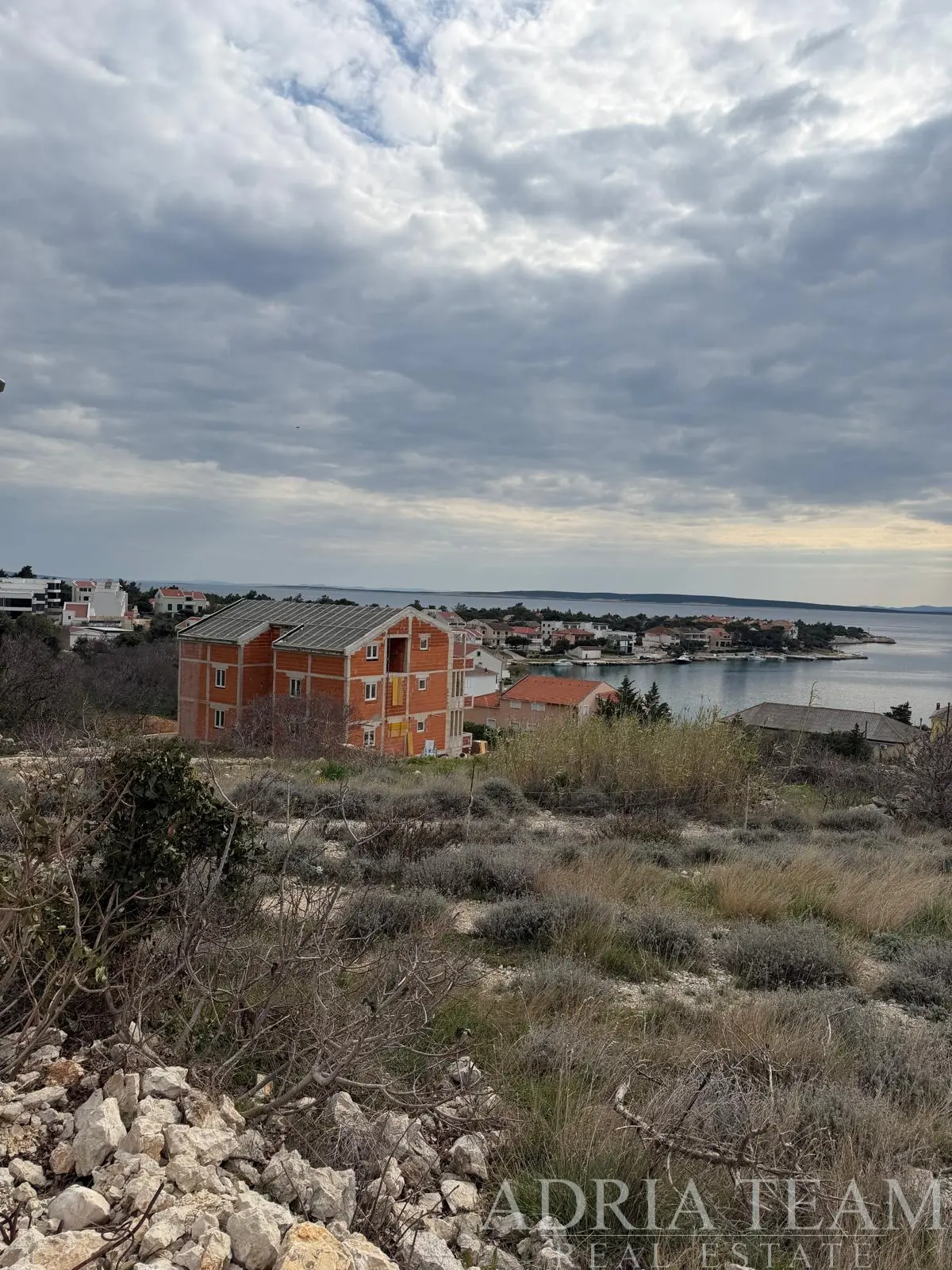 SPACIOUS ATTIC APARTMENT – ŠIMUNI PAG CROATIA