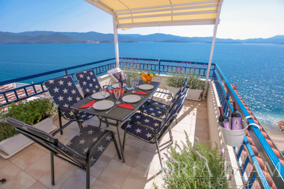 LUXURY PENTHOUSE WITH THREE TERRACES – 40m FROM THE SEA – KOMARNA, SLIVNO property for sale