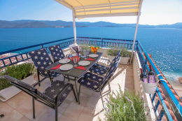 LUXURY PENTHOUSE WITH THREE TERRACES – 40m FROM THE SEA – KOMARNA, SLIVNO property for sale