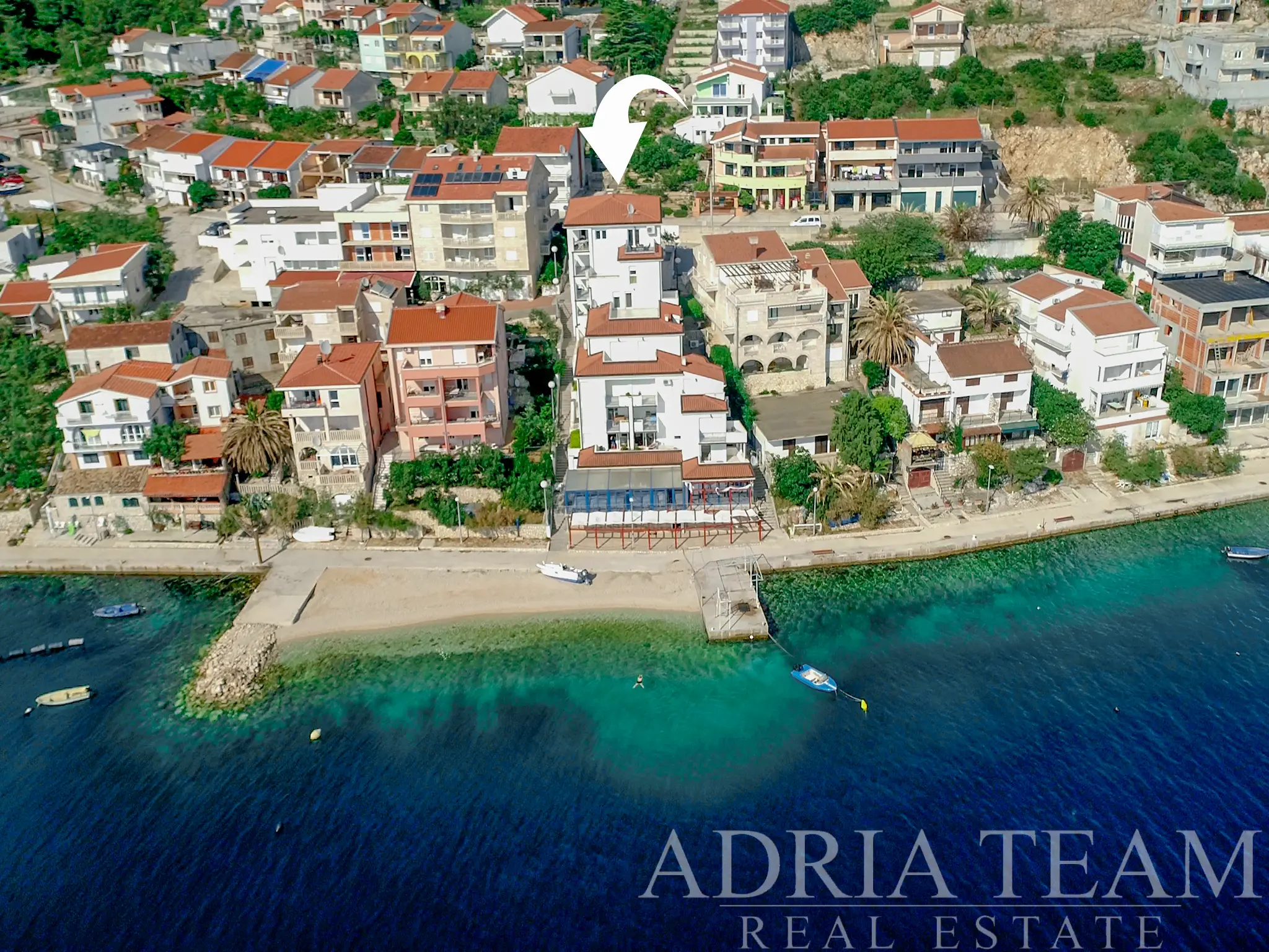 LUXURY PENTHOUSE WITH THREE TERRACES – 40m FROM THE SEA – KOMARNA, SLIVNO