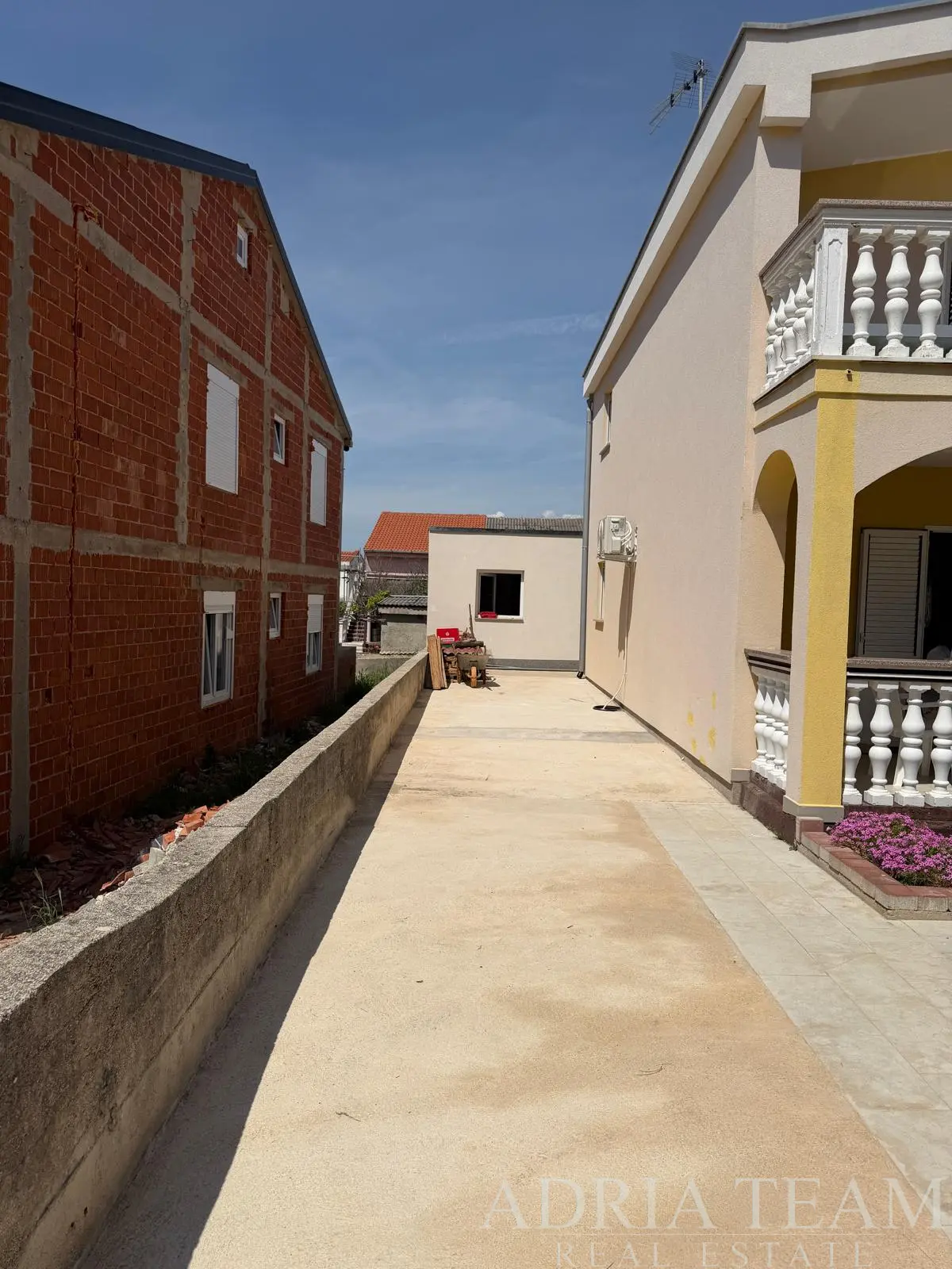 HOUSE WITH ADDITIONAL APARTMENT – POVLJANA, PAG ISLAND