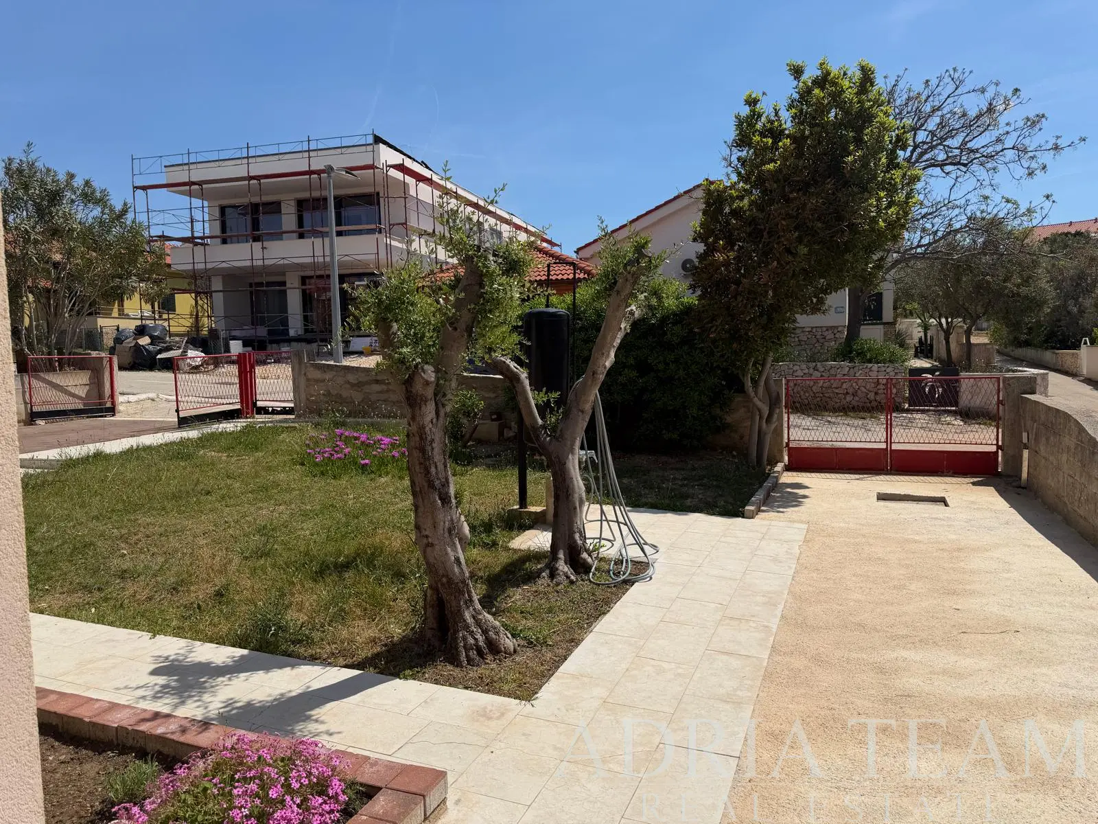 HOUSE WITH ADDITIONAL APARTMENT – POVLJANA, PAG ISLAND