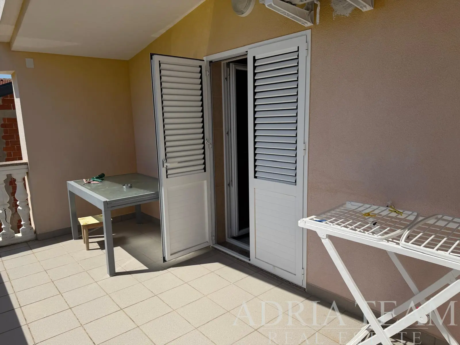 HOUSE WITH ADDITIONAL APARTMENT – POVLJANA, PAG ISLAND