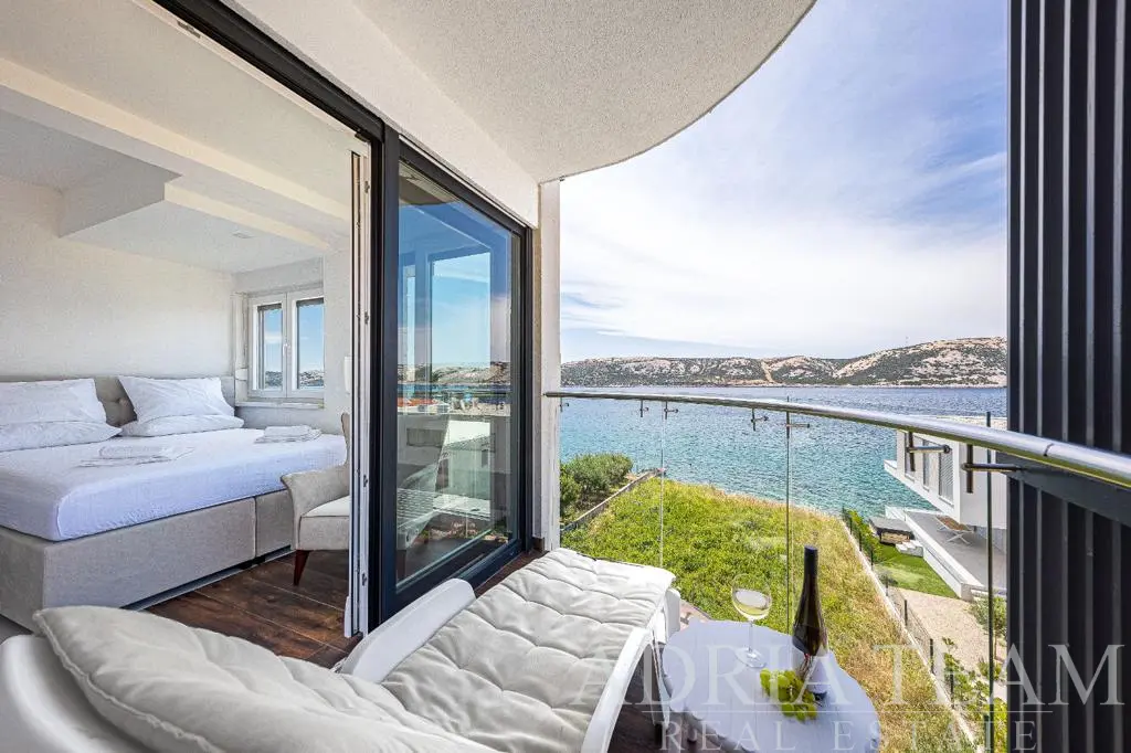 PENTHOUSE WITH THREE BEDROOMS AND SEA VIEW – STARA POVLJANA, PAG