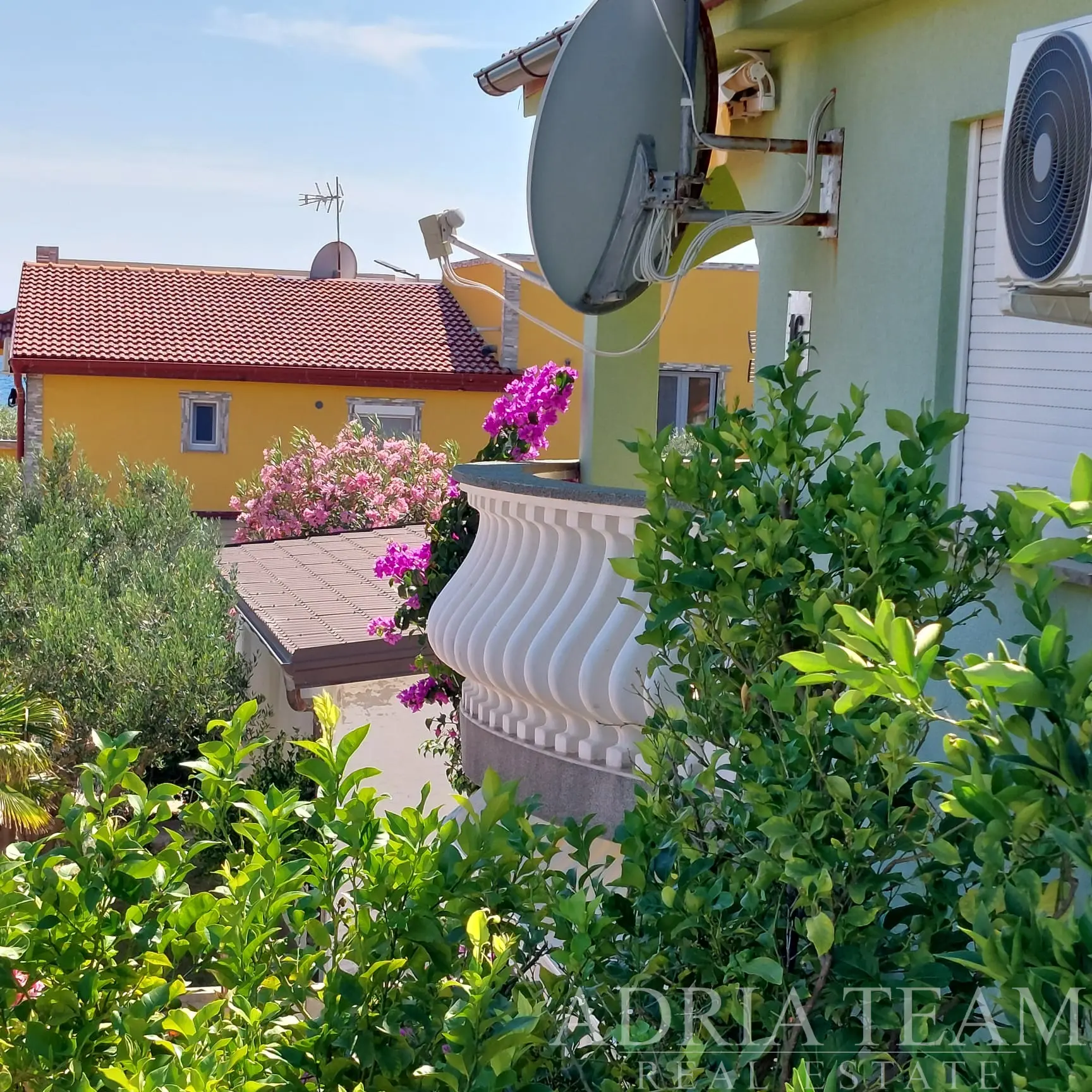 HOUSE WITH TWO APARTMENTS AND A STUDIO – VIR