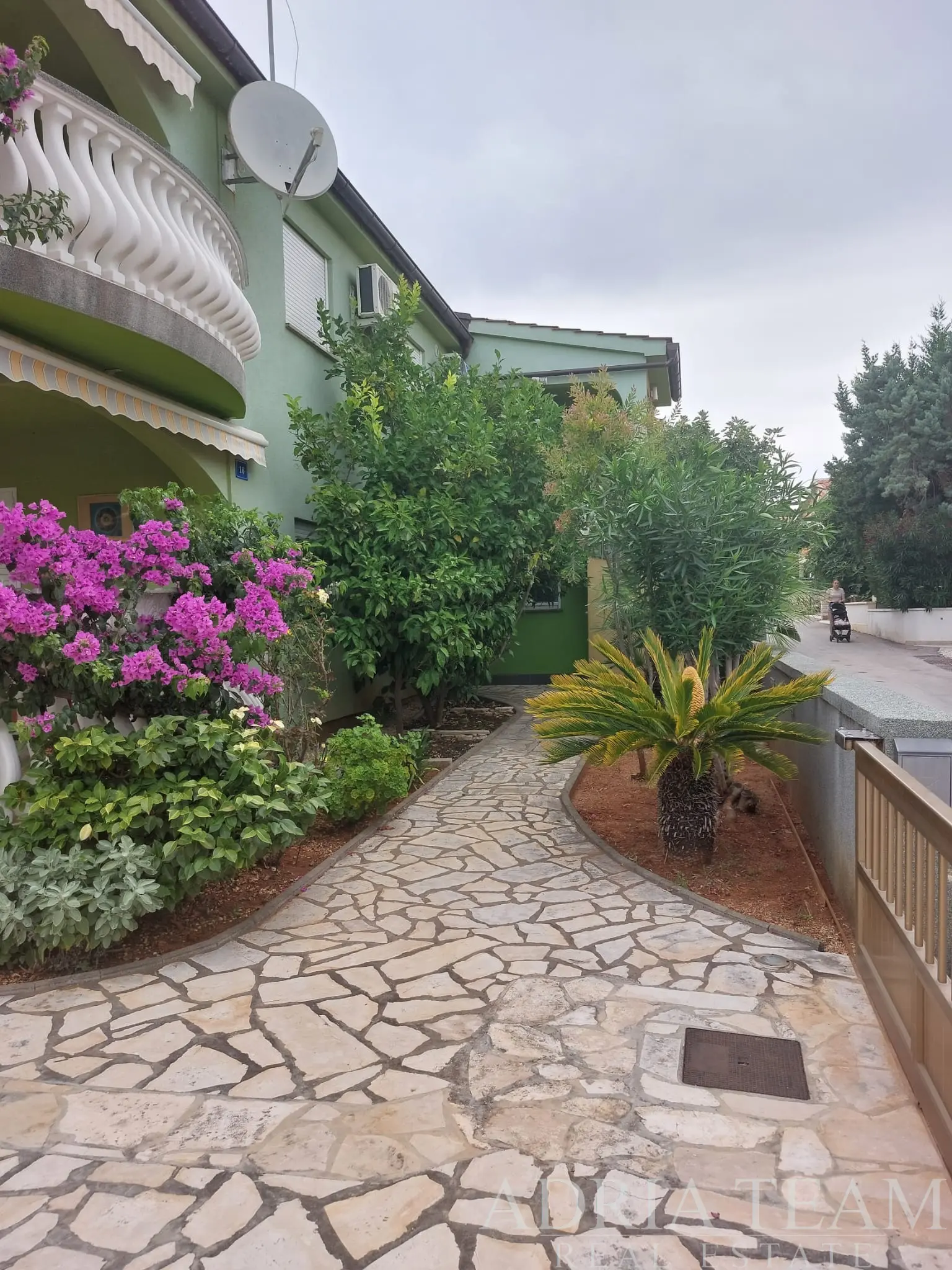 HOUSE WITH TWO APARTMENTS AND A STUDIO – VIR