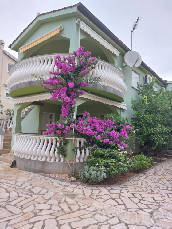 HOUSE WITH TWO APARTMENTS AND A STUDIO – VIR property for sale