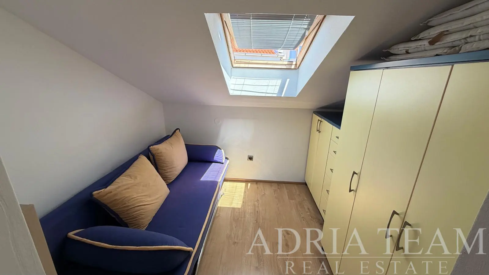 TWO-BEDROOM APARTMENT IN THE ATTIC – POVLJANA, PAG ISLAND