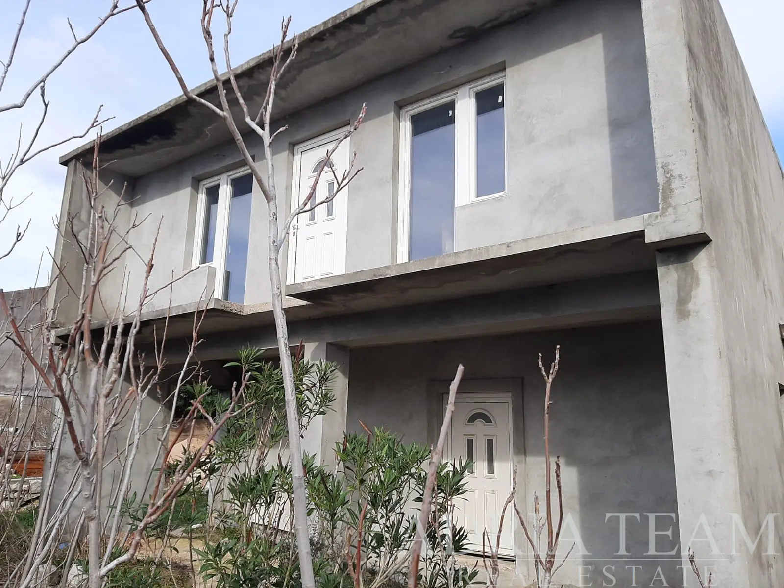 HOUSE FOR RENOVATION IN THE CENTRE OF POVLJANA – EXCELLENT INVESTMENT OPPORTUNITY