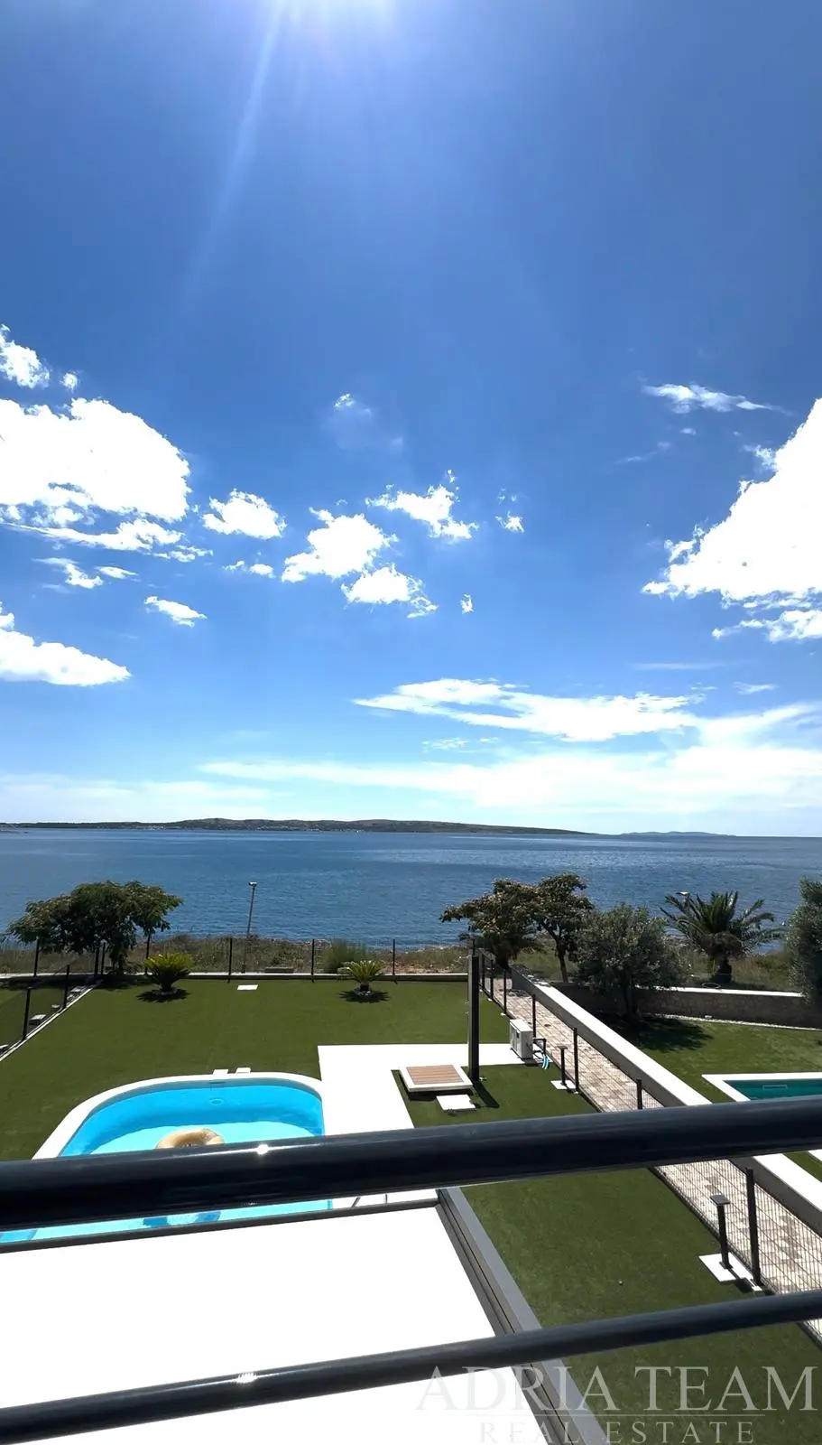 POVLJANA – EXCLUSIVE THREE-BEDROOM APARTMENT WITH TERRACE, STORAGE AND PARKING