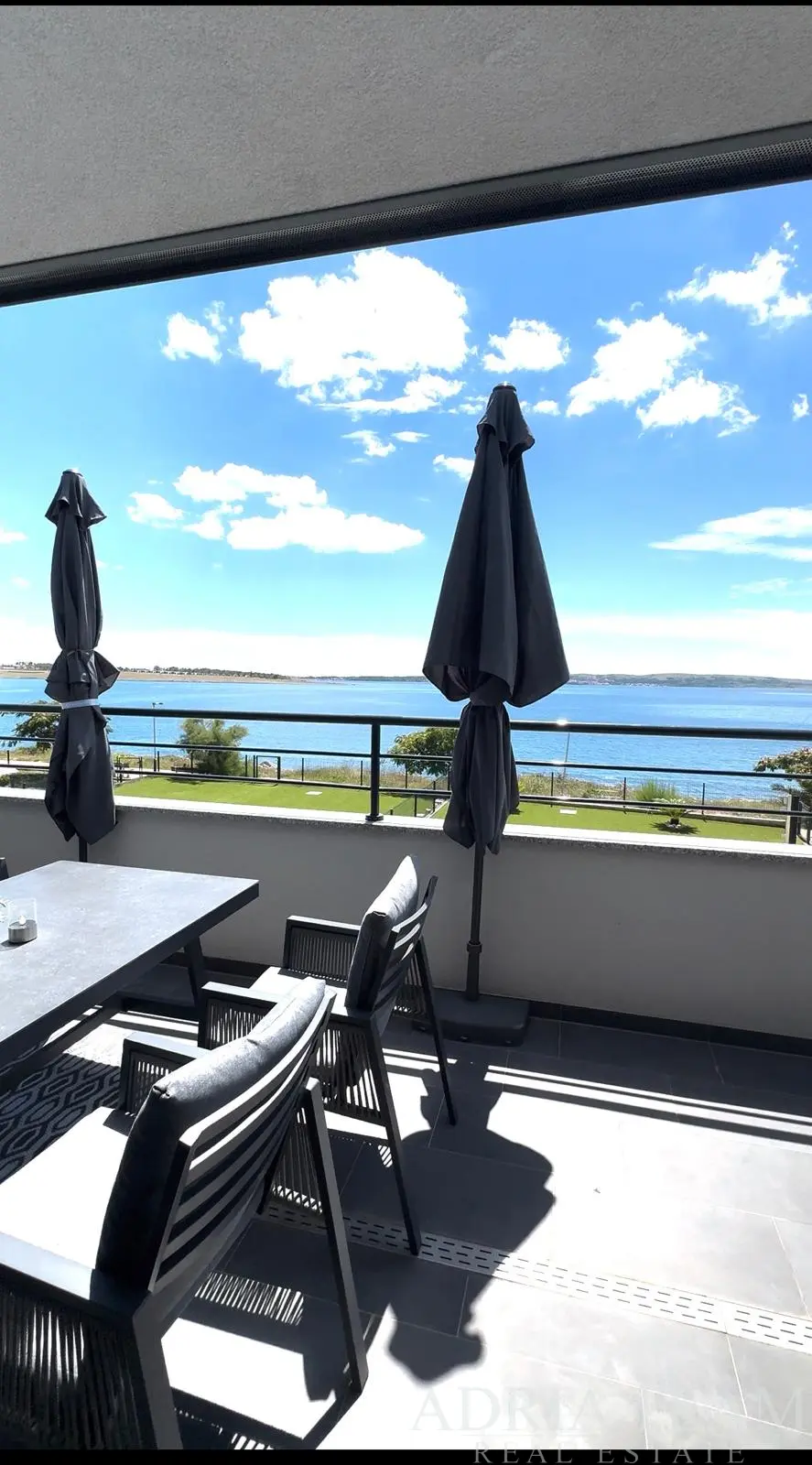 POVLJANA – EXCLUSIVE THREE-BEDROOM APARTMENT WITH TERRACE, STORAGE AND PARKING