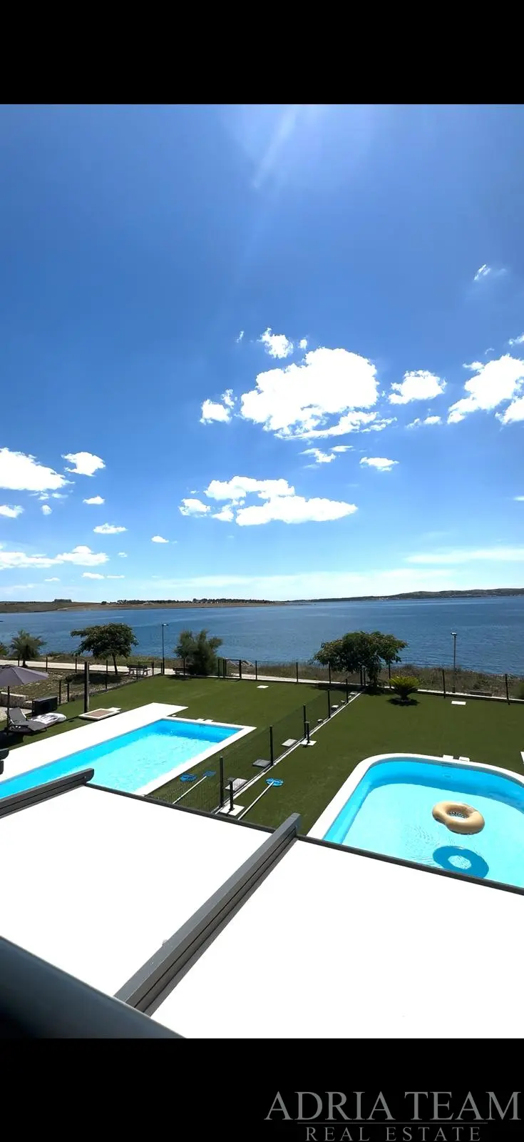 POVLJANA – EXCLUSIVE THREE-BEDROOM APARTMENT WITH TERRACE, STORAGE AND PARKING