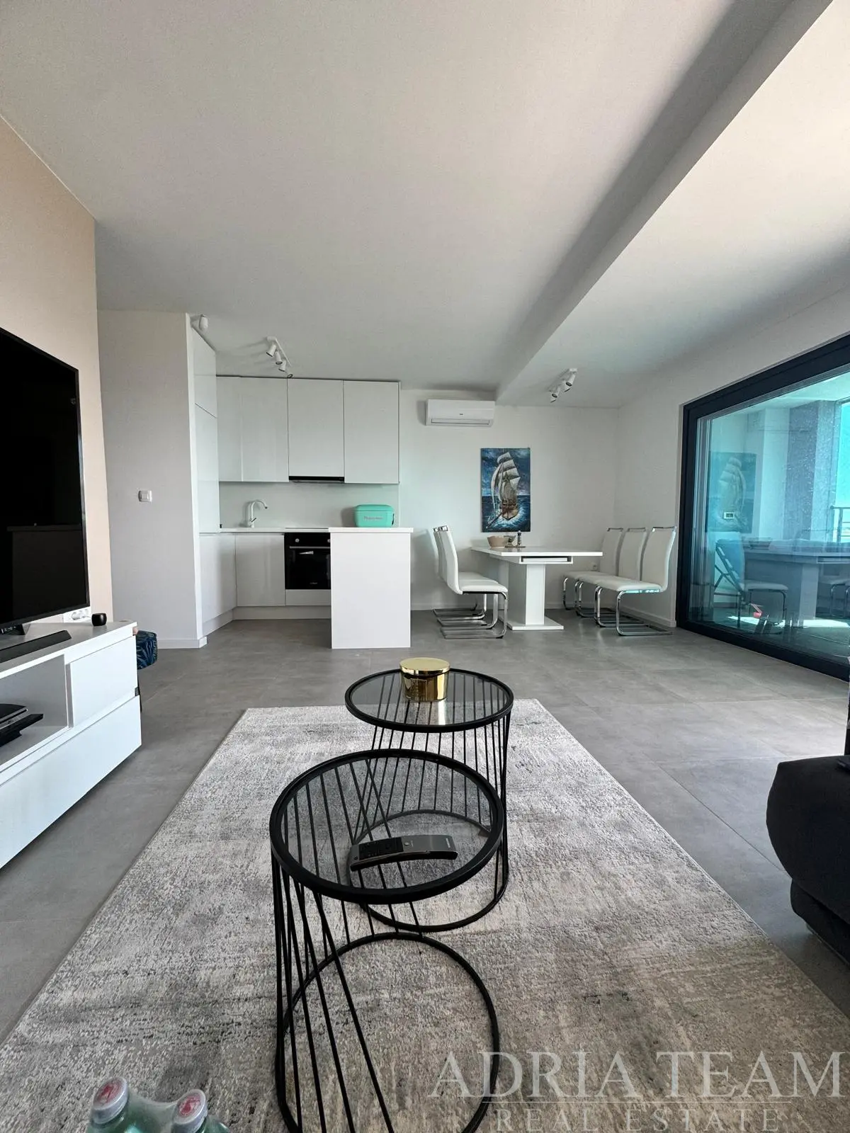 POVLJANA – EXCLUSIVE THREE-BEDROOM APARTMENT WITH TERRACE, STORAGE AND PARKING