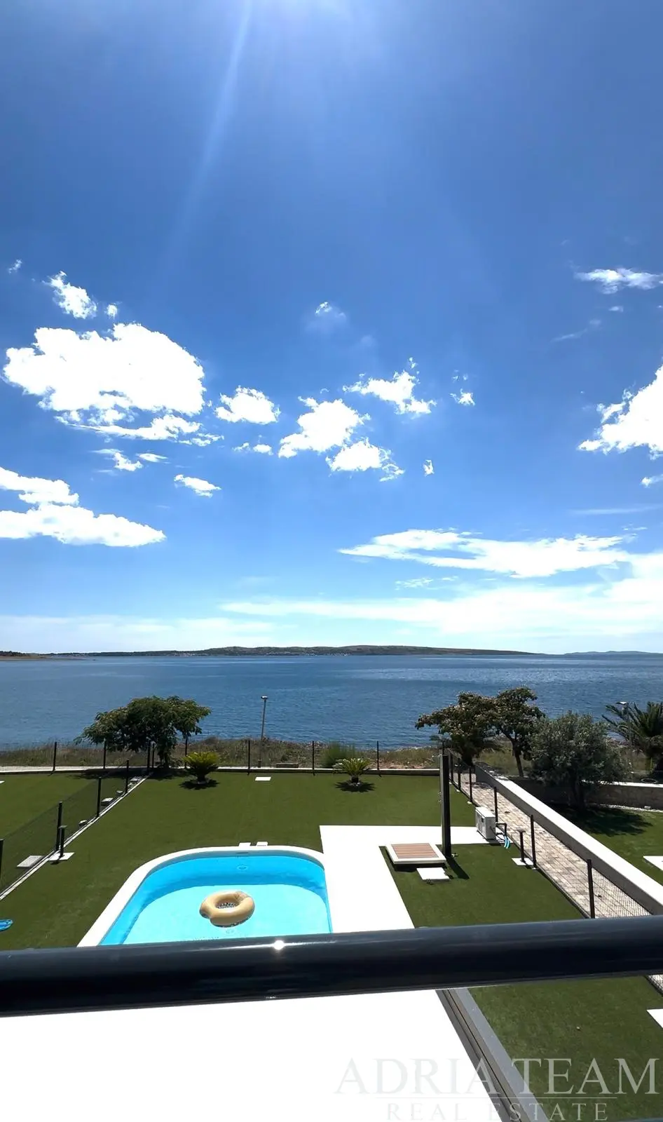 POVLJANA – EXCLUSIVE THREE-BEDROOM APARTMENT WITH TERRACE, STORAGE AND PARKING