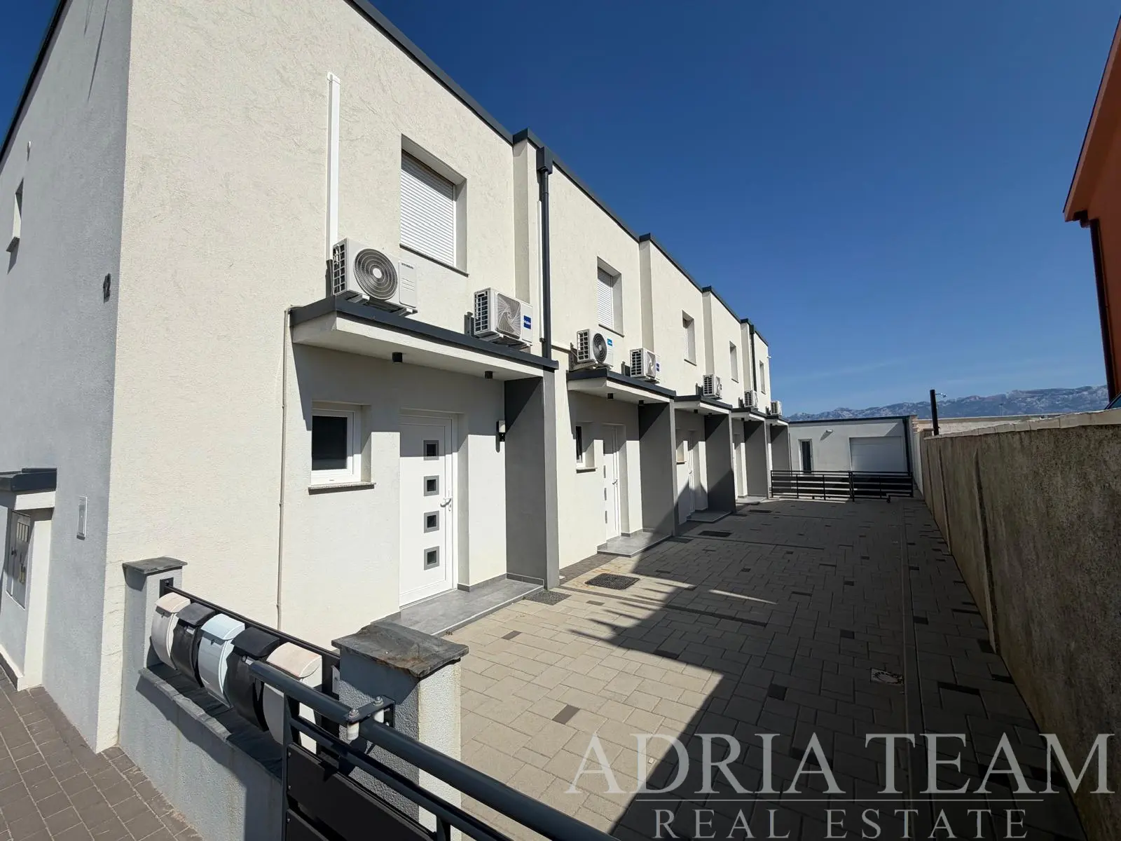 MODERN TWO-LEVEL APARTMENT WITH GARDEN AND TERRACES,700 m from the sea – POVLJANA, ISLAND OF PAG