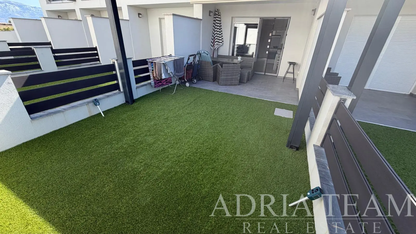 MODERN TWO-LEVEL APARTMENT WITH GARDEN AND TERRACES,700 m from the sea – POVLJANA, ISLAND OF PAG