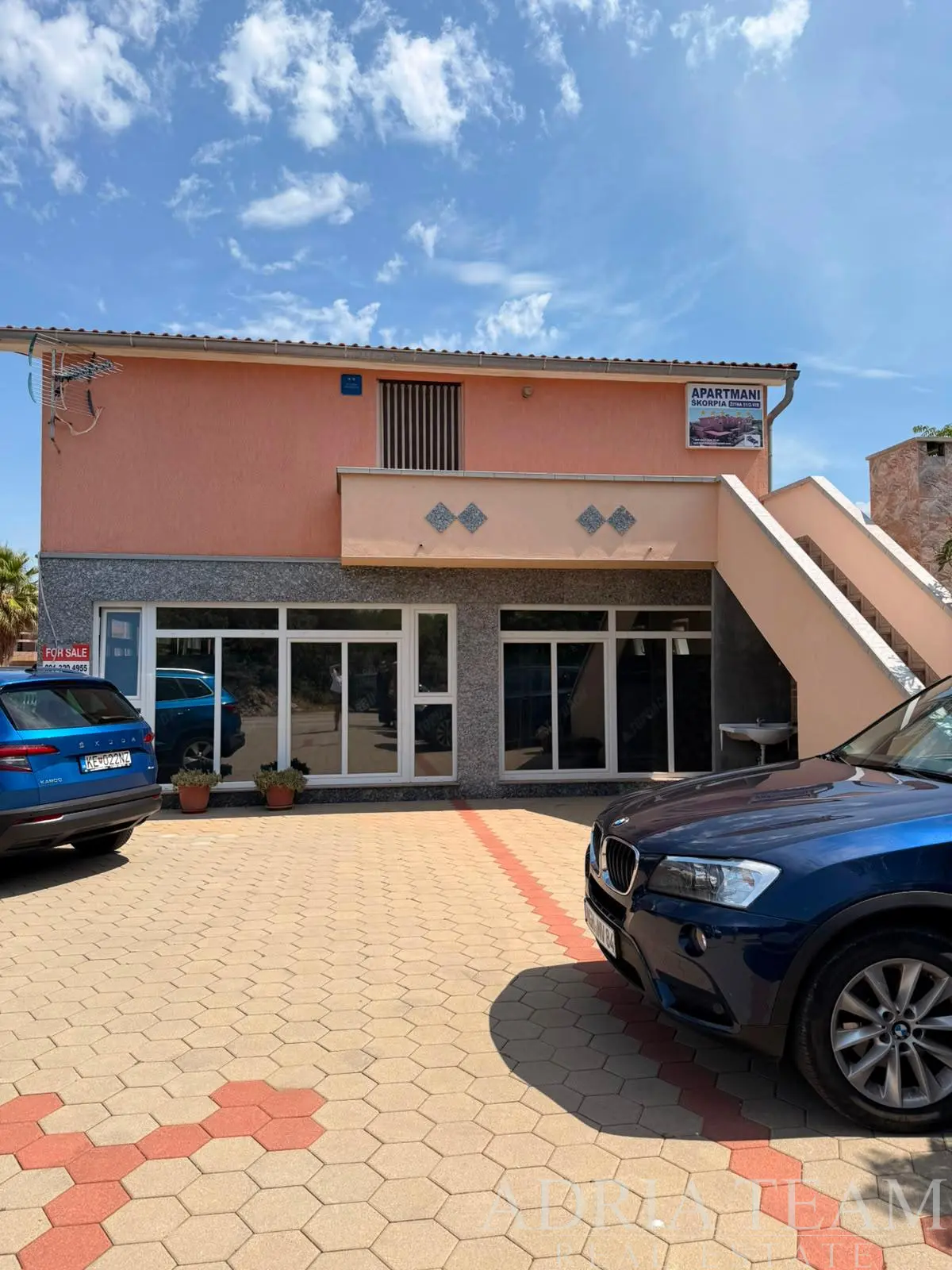 SPACIOUS APARTMENT HOUSE WITH 7 APARTMENTS AND A GARAGE – VIR